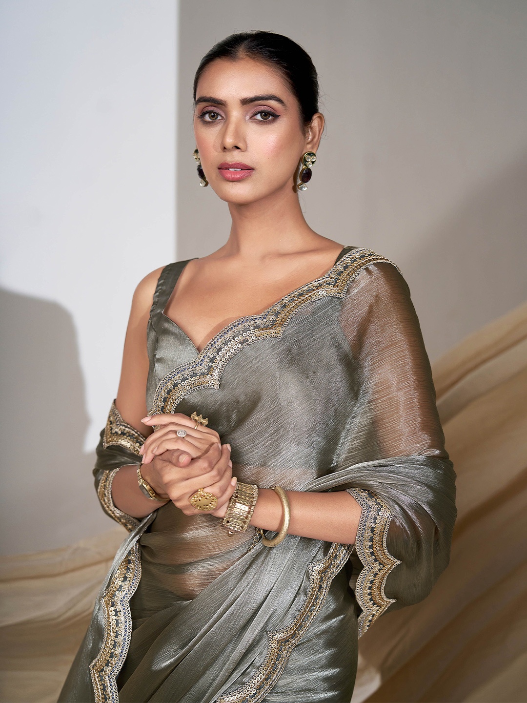 

Sangria Embroidered Bordered Saree, Grey
