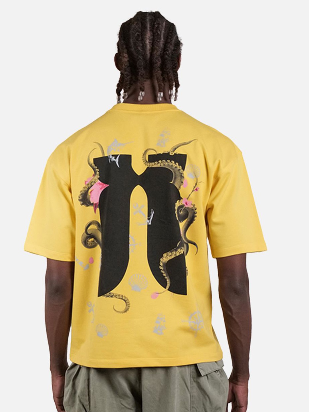 

KHAAKI Men Printed Drop-Shoulder Sleeves Bio Finish T-shirt, Yellow