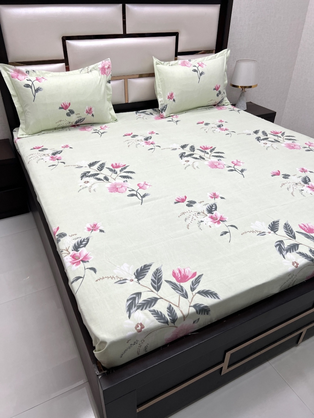 

Pure Decor Amulya Green & Pink 350 TC Floral Queen Bedsheet Set-2.29 m x 2.54 m