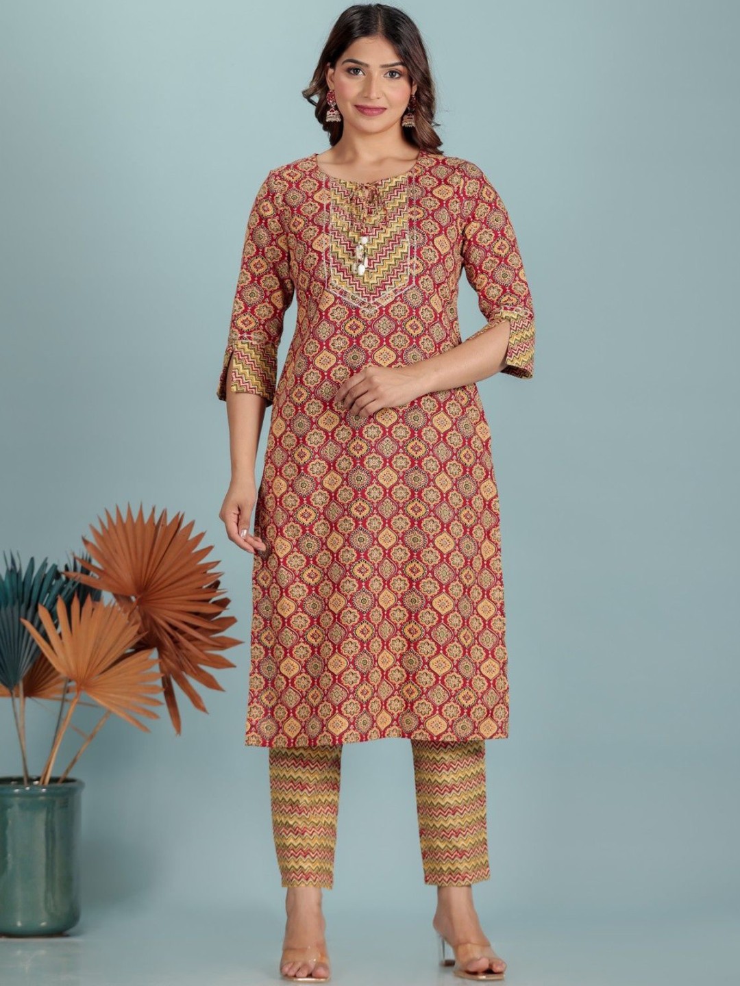 

Aramya Women Floral Printed Regular Pure Cotton Kurta with Trousers, Red