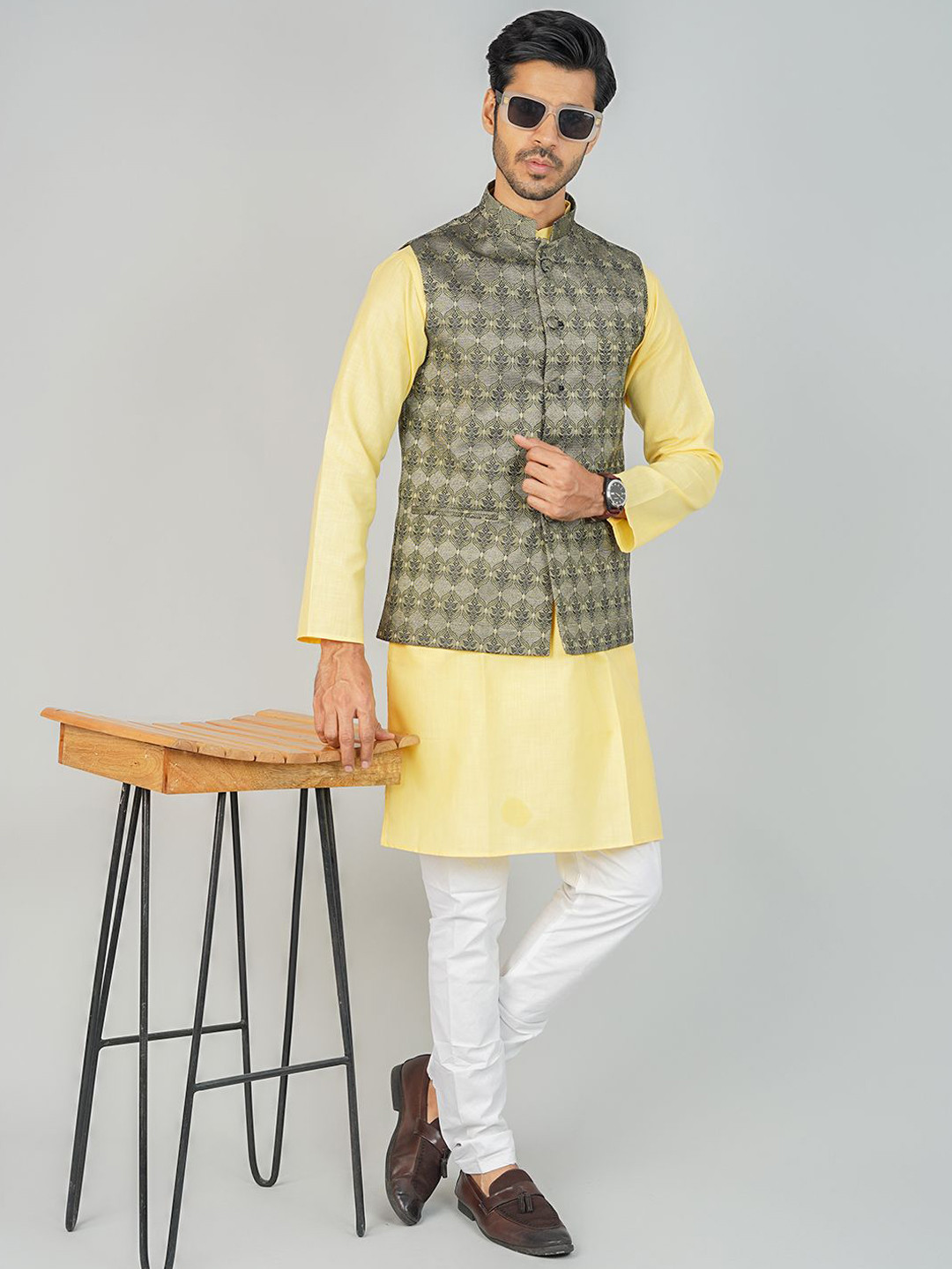 

Wintage Mandarin Collar Cotton Silk Straight Kurta with Pyjamas & Nehru Jacket, Green