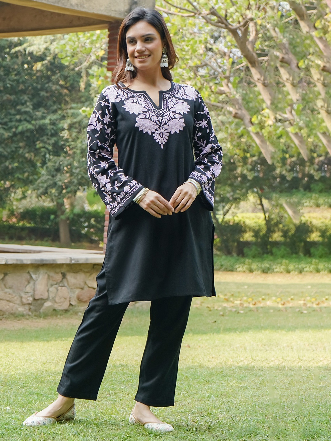 

HOUSE OF KARI Ethnic Motifs Embroidered Aari Work Straight Kurta With Trouser, Black