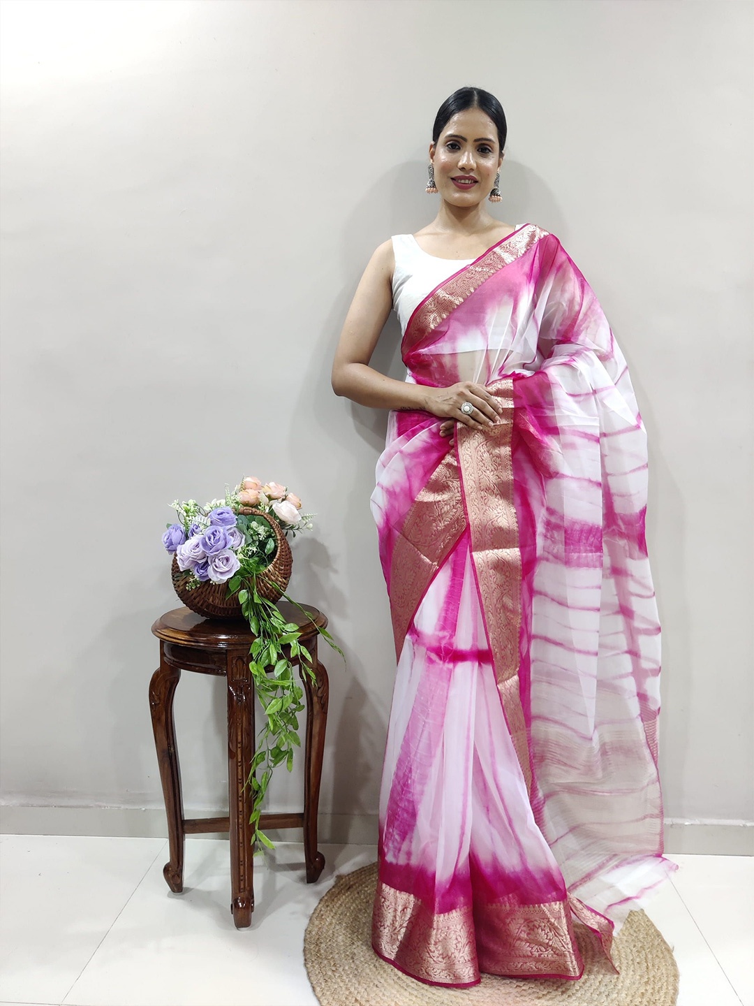 

V3 FASHION STUDIO Tie and Dye Zari Organza Leheriya Saree, Pink