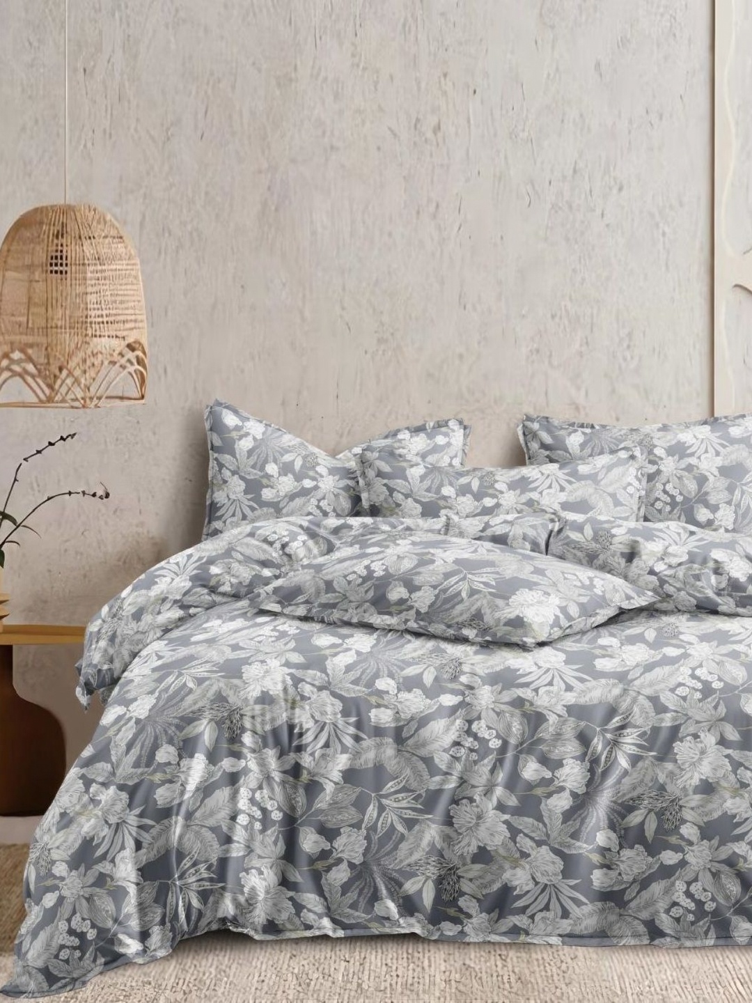 

Laying Style Grey & White Solid Polycotton 4 Piece Double King Regular Bedding Set