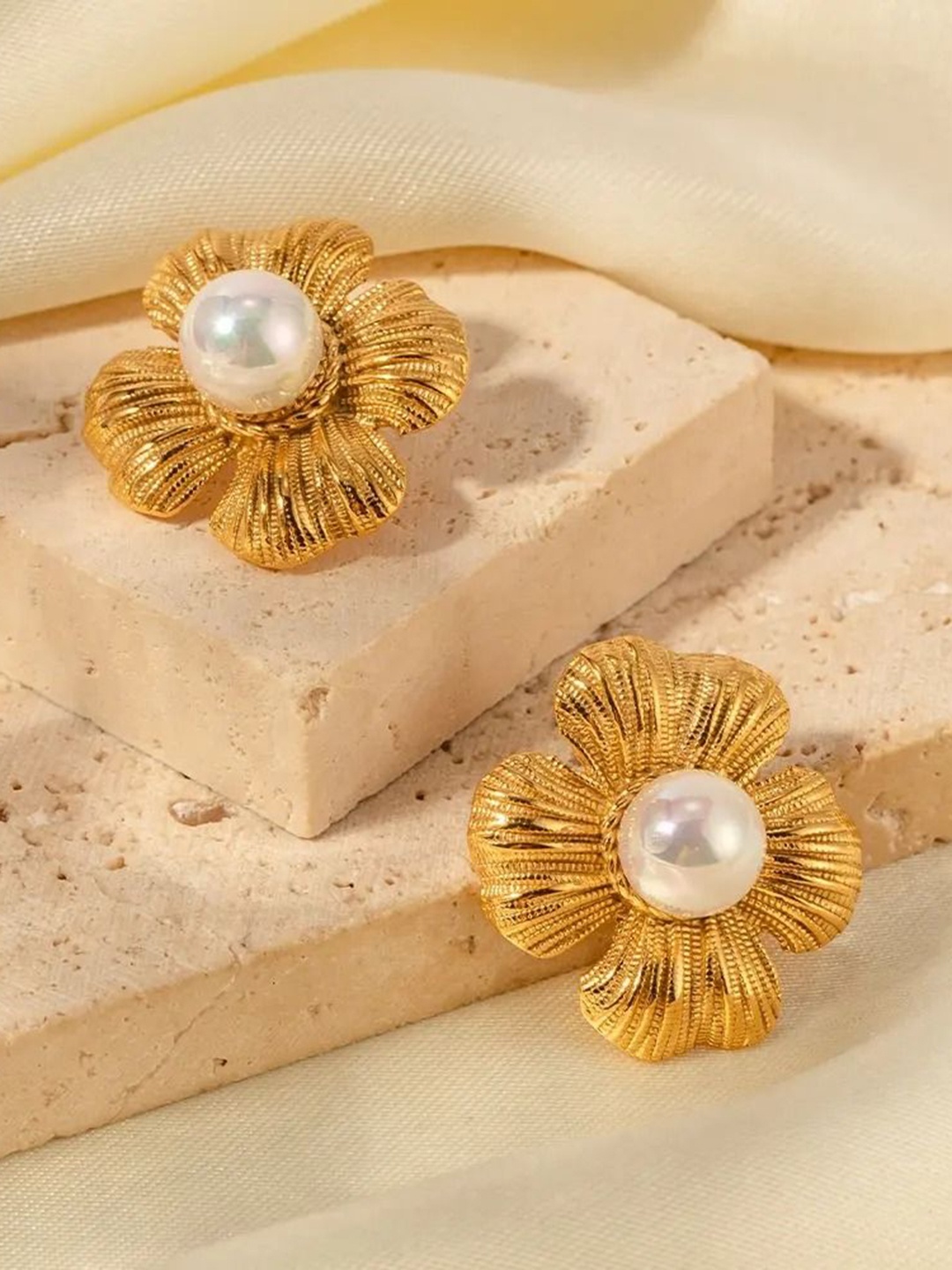 

DIVASTRI Gold-Plated Stainless Steel Anti Tarnish Pearls Beaded Floral Shaped Studs