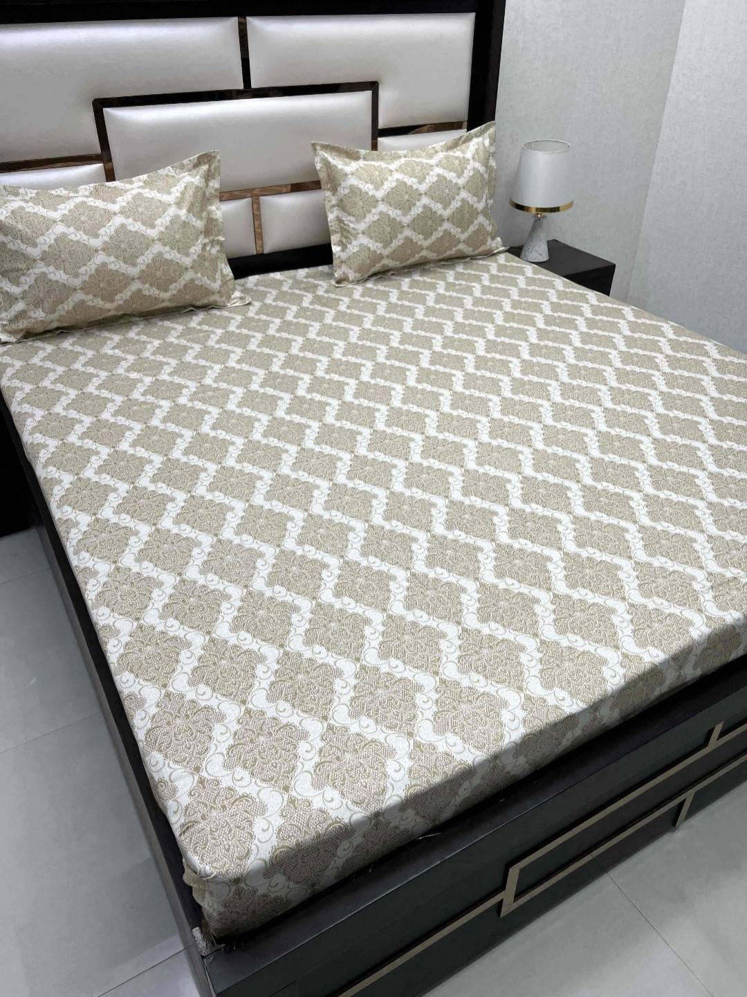 

Pure Decor Royal Passion Brown 400 TC Pure Cotton Queen Bedsheet Set-2.29 m x 2.54 m