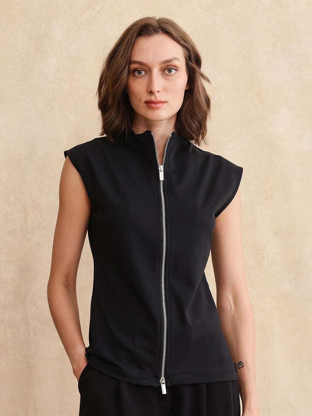 

RAREISM Women High Neck Sleeveless Front-Open Sweatshirt, Black
