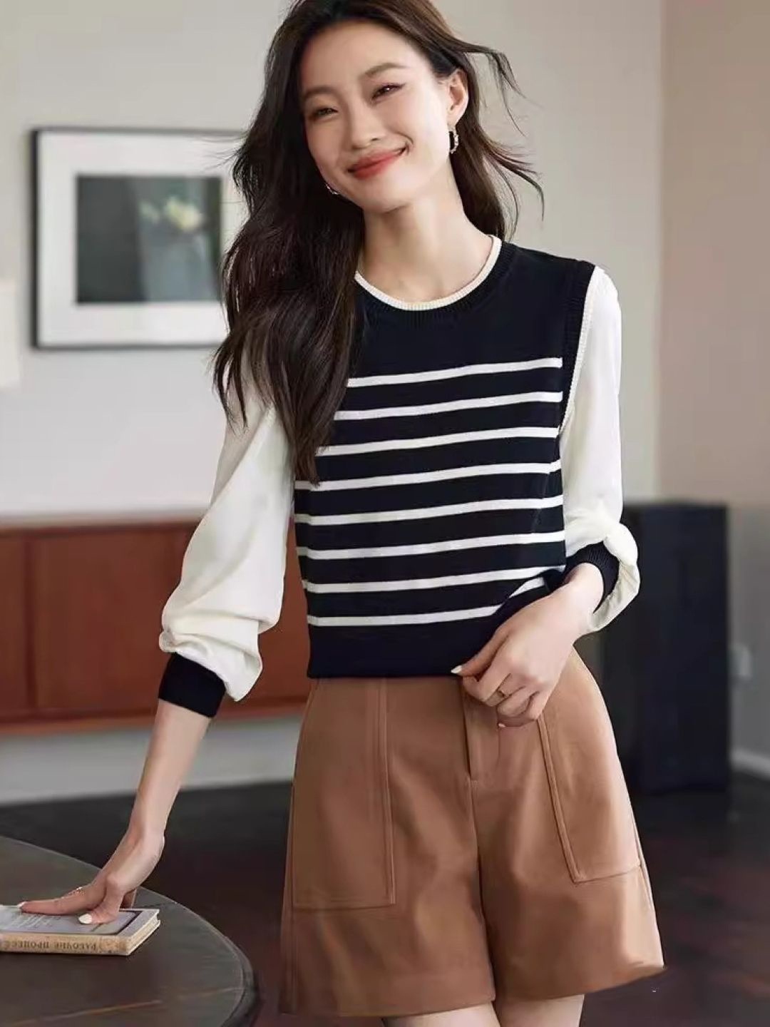 

KPOP Women Round Neck Striped Sweaters, Black