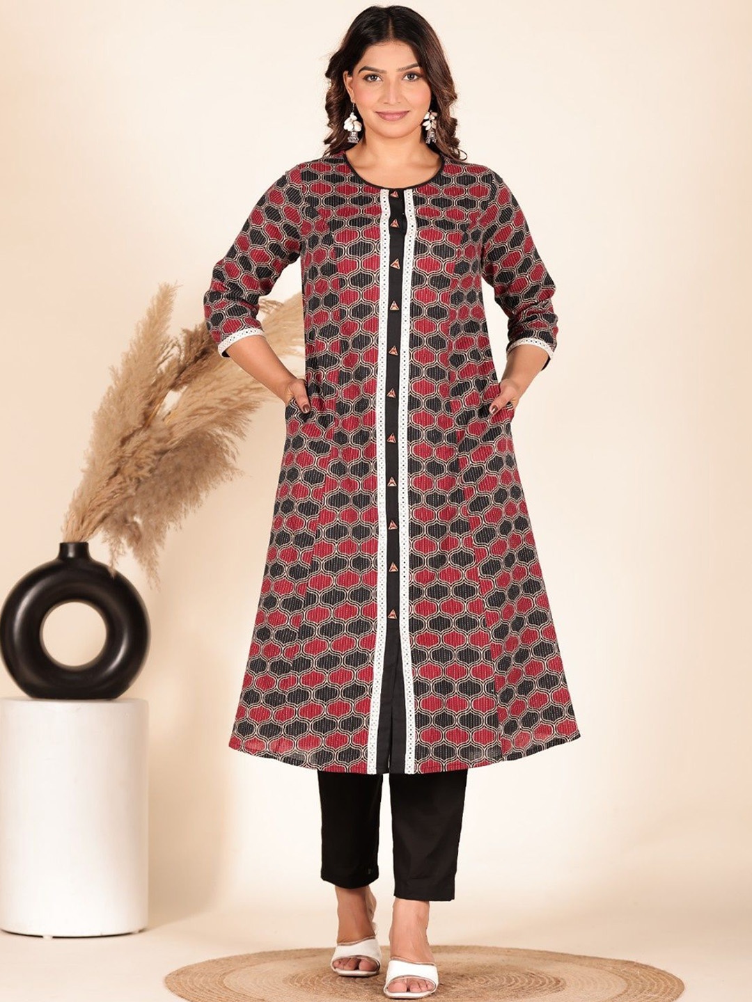 

Aramya Geometric Printed Beads and Stones Pure Cotton Straight Kurta With Trouser, Black