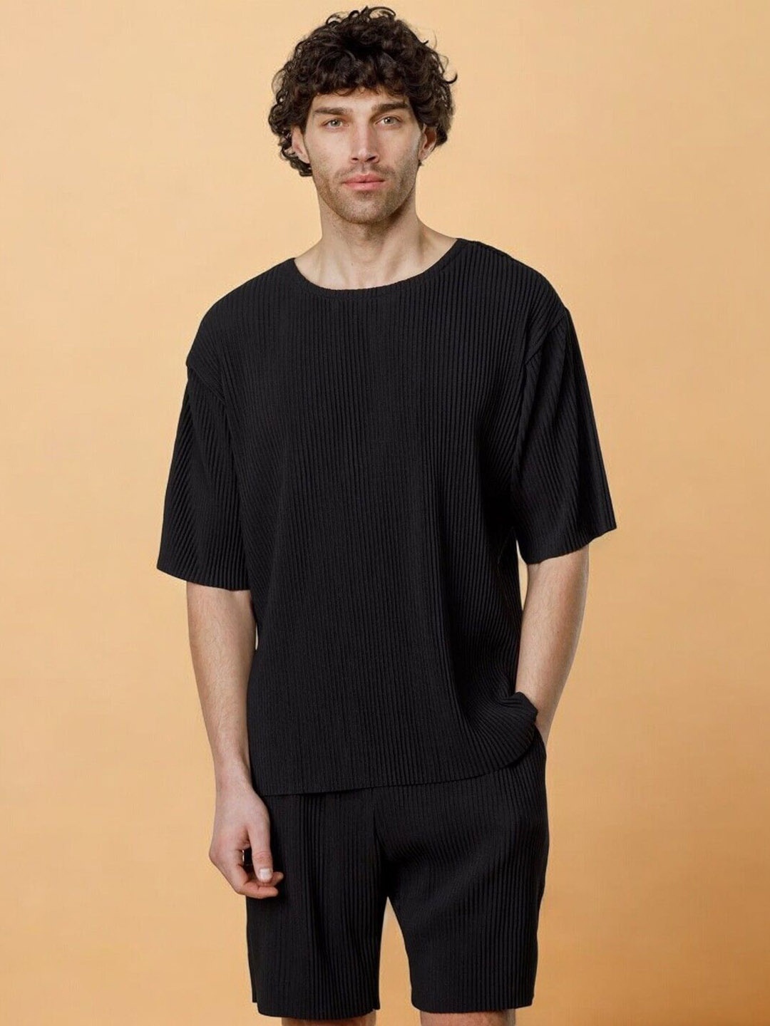 

CLAFOUTIS Self Design Round Neck T-Shirt & Shorts, Black
