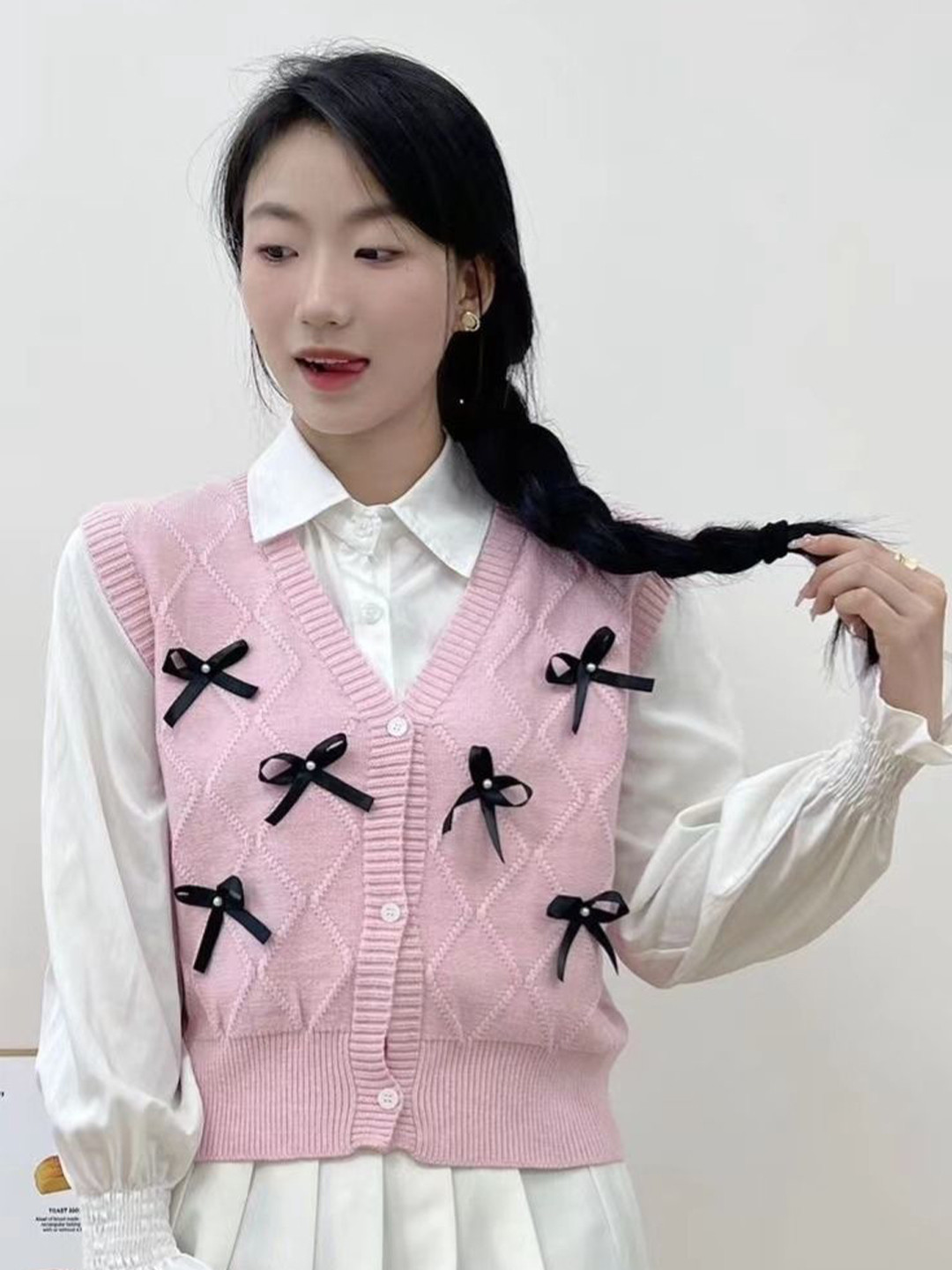 

KPOP Women Self Design V-Neck Sleeveless Front-Open Sweater, Pink