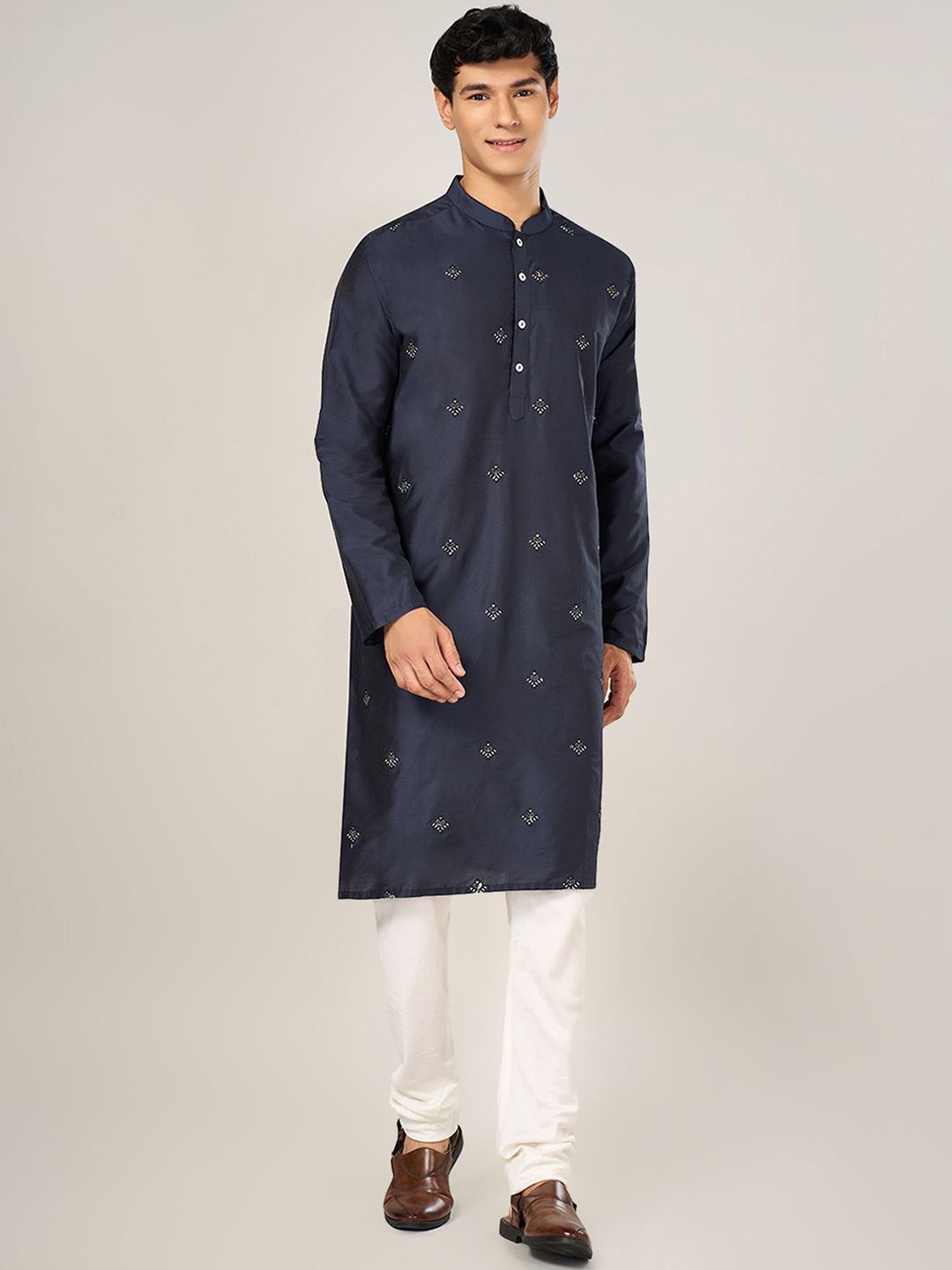 

indus route by Pantaloons Geometric Embroidered Regular Straight Kurta, Teal