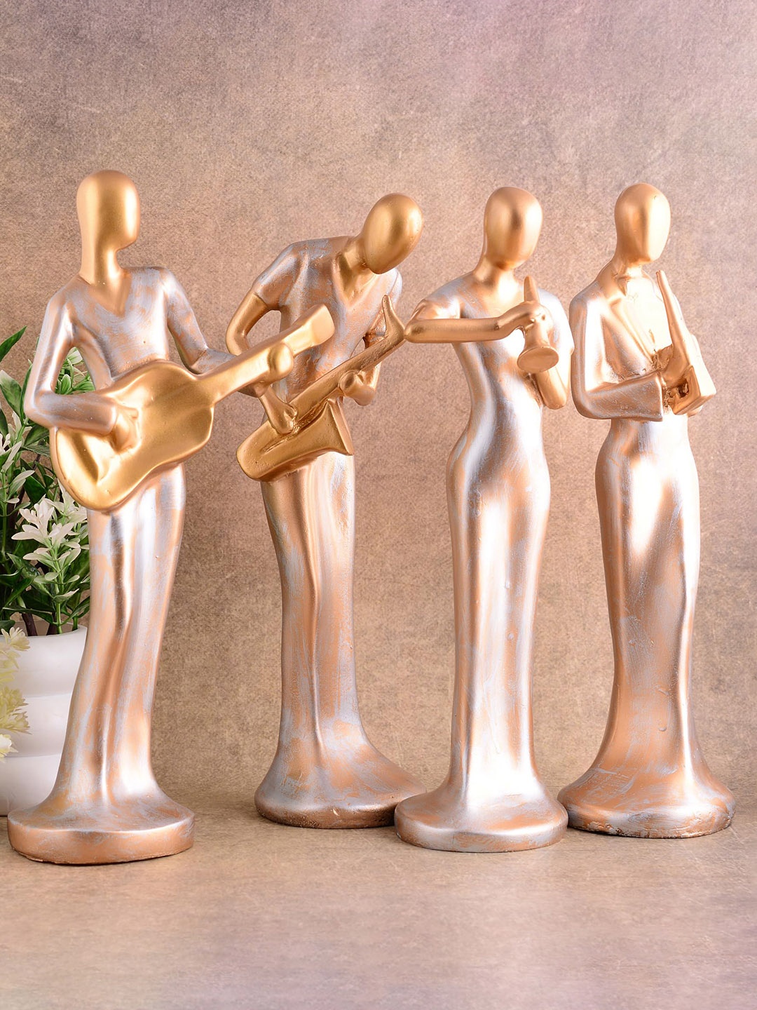 

Zart Gold-Toned Figurine Showpiece