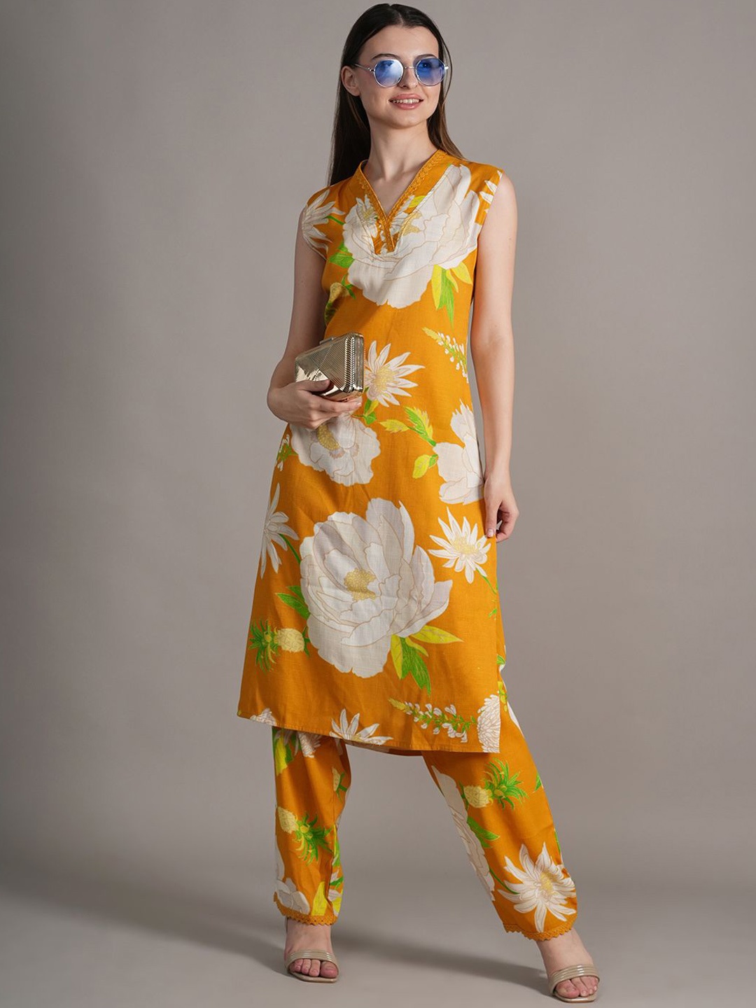 

BAESD Floral Printed Regular Straight Kurta with Palazzos, Yellow