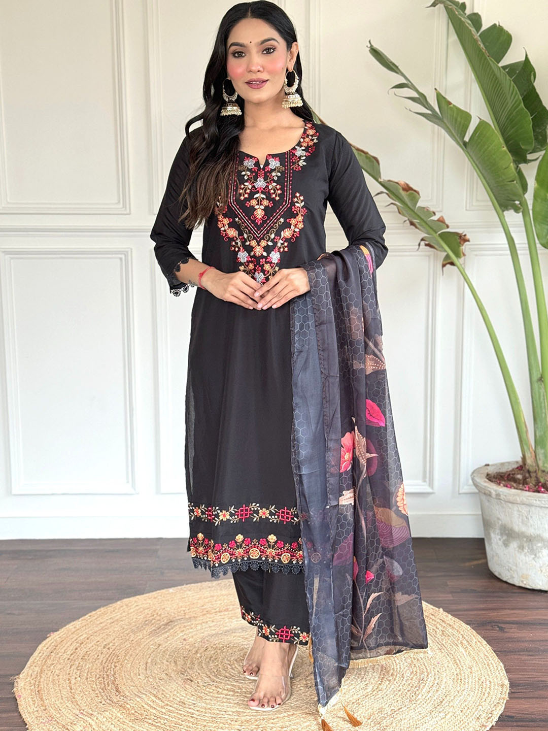 

TWINS LADY Women Ethnic Motifs Embroidered Regular Sequinned Chanderi Silk Kurta with Trousers & With Dupatta, Black