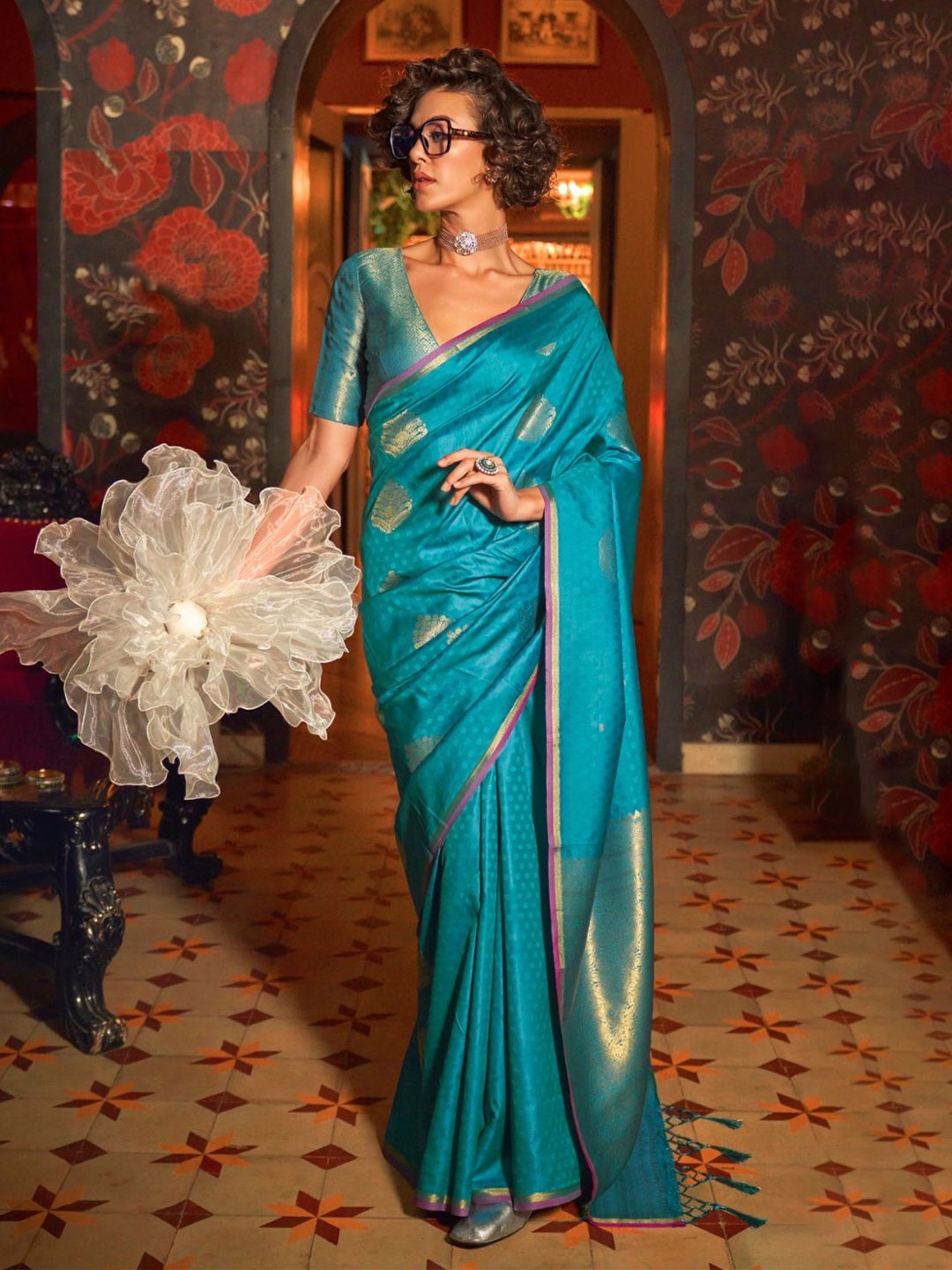 

DEVATITHI Woven Design Zari Saree, Blue