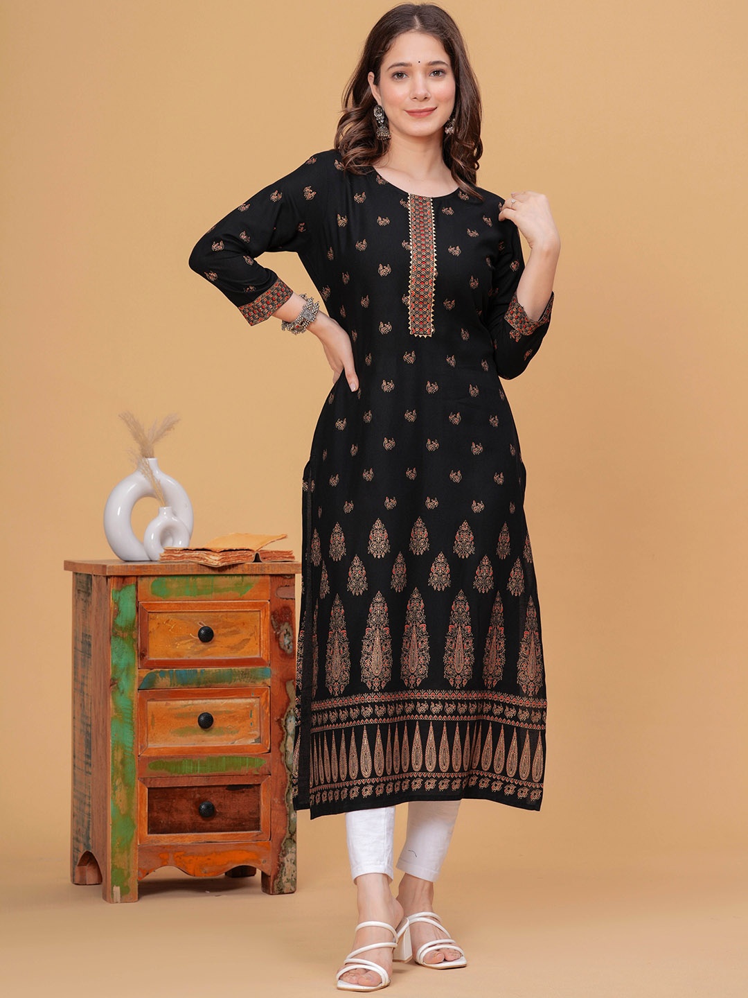 

PURSHOTTAM WALA Ethnic Motifs Printed Round Neck Three-Quarter Sleeves Straight Kurta, Black