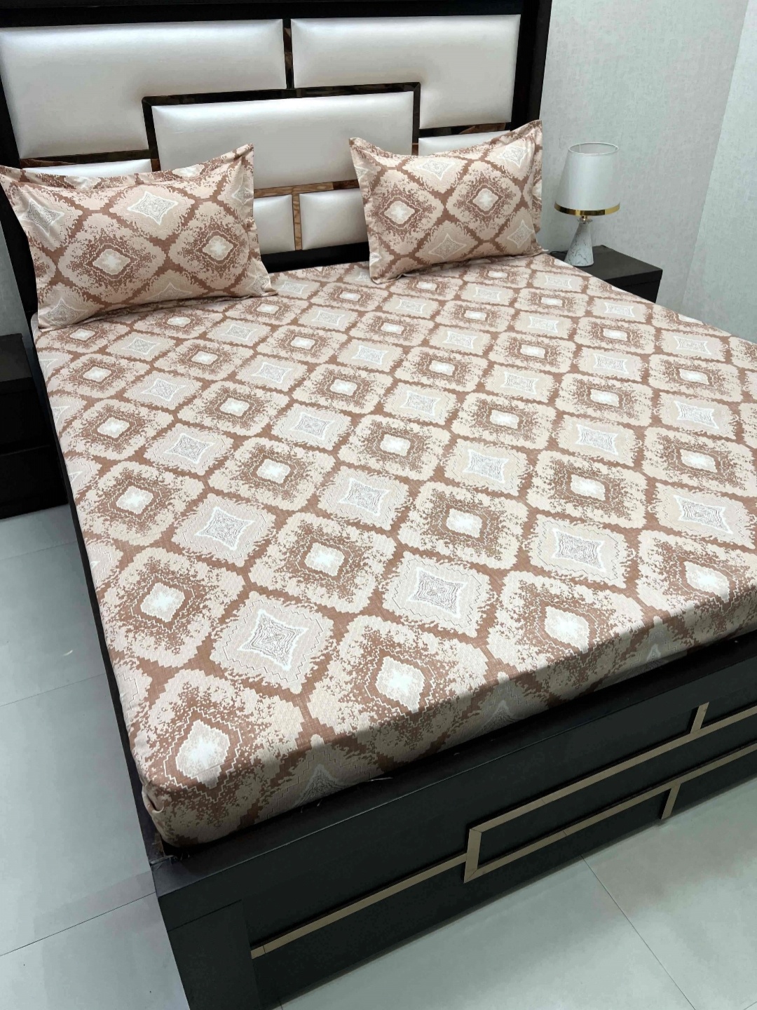 

Pure Decor Royal Passion Brown & White 400 TC Floral Queen Bedsheet Set-2.29 m x 2.53 m