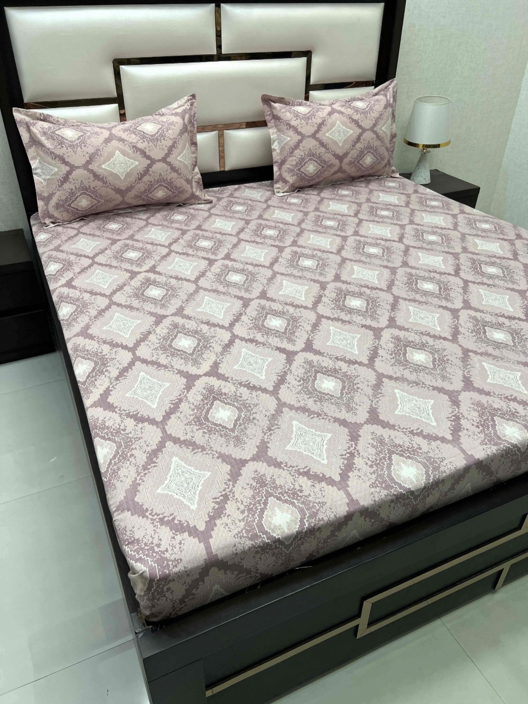 

Pure Decor Purple & White Ethnic Motifs 220 TC Queen Bedsheet with 2 Pillow Covers