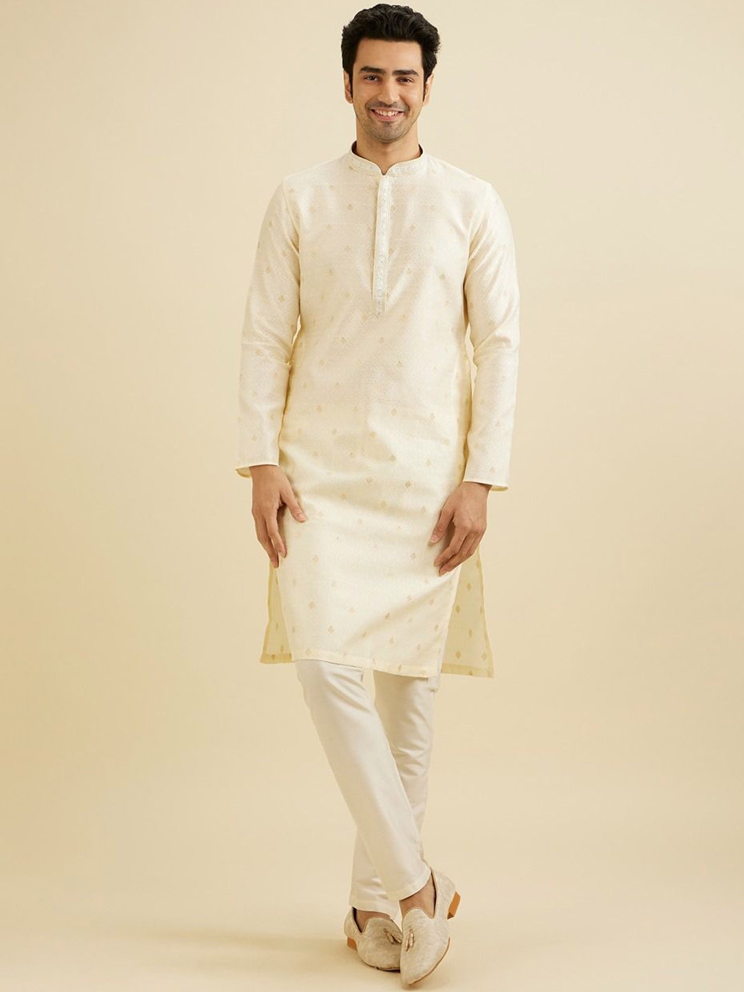 

Manyavar Men Regular Beads and Stones Kurta with Pyjamas, Cream