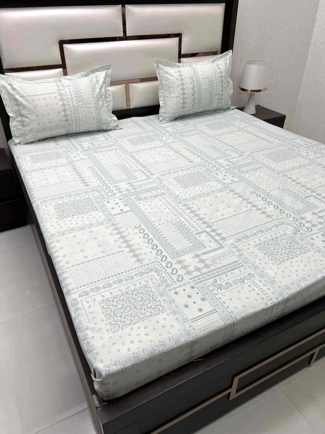 

Pure Decor Green & White Ethnic Motifs Queen Bedsheet with 2 Pillow Covers