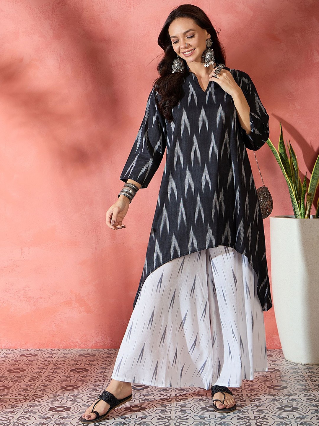 

InWeave Women Printed Regular Pure Cotton Kurta with Palazzos, Black