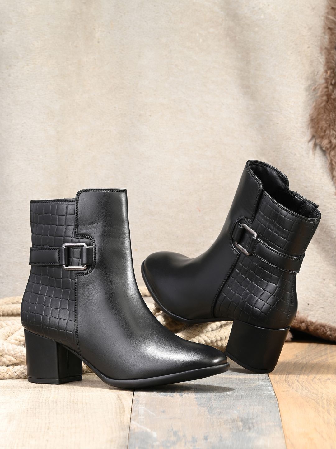 

The Roadster Lifestyle Co Women Round Toe Mid Top Casual Block Heeled Boots, Black
