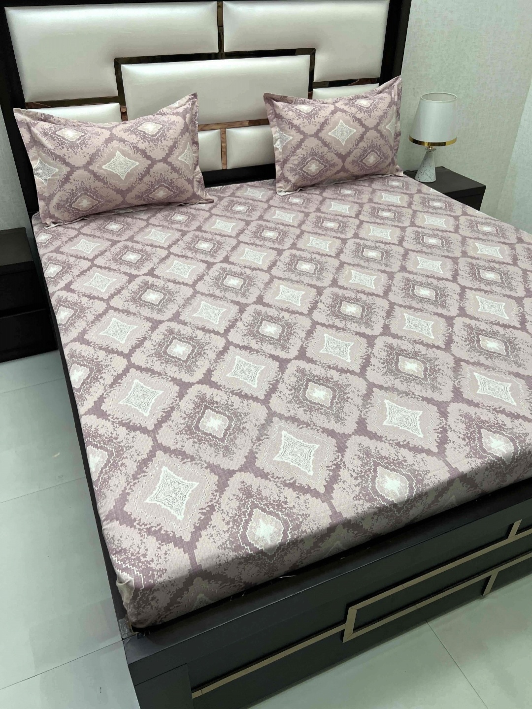 

Pure Decor Purple & White Ethnic Motifs 350 TC Queen Bedsheet with 2 Pillow Covers