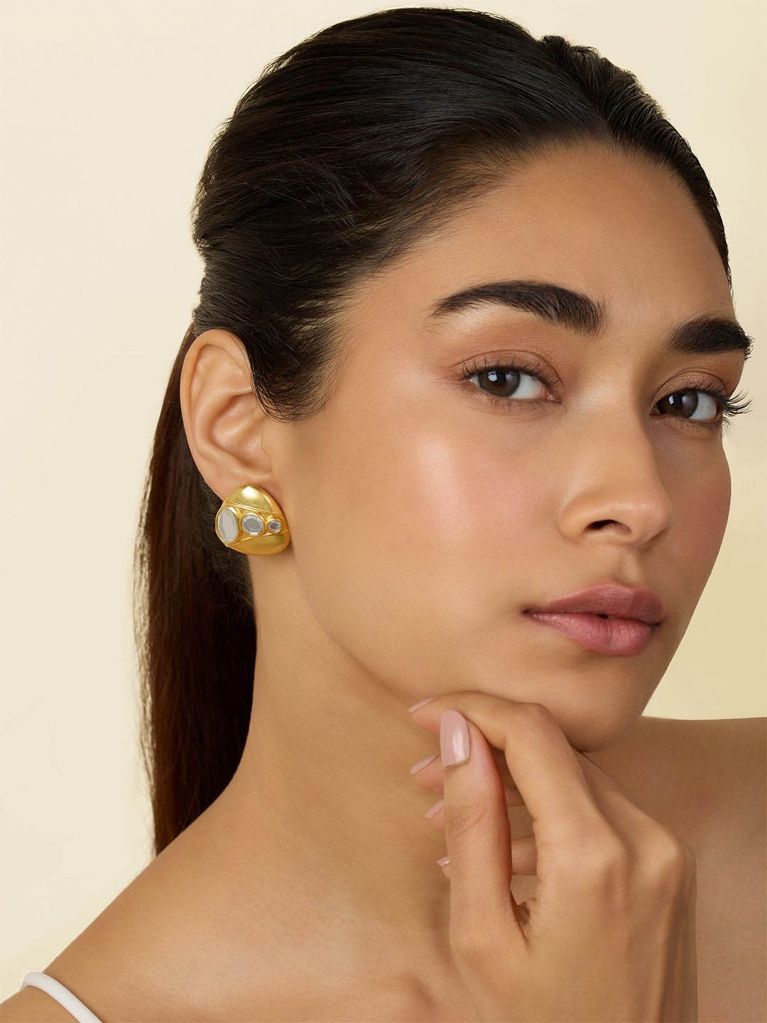 

Isharya Contemporary Studs Earrings, Gold