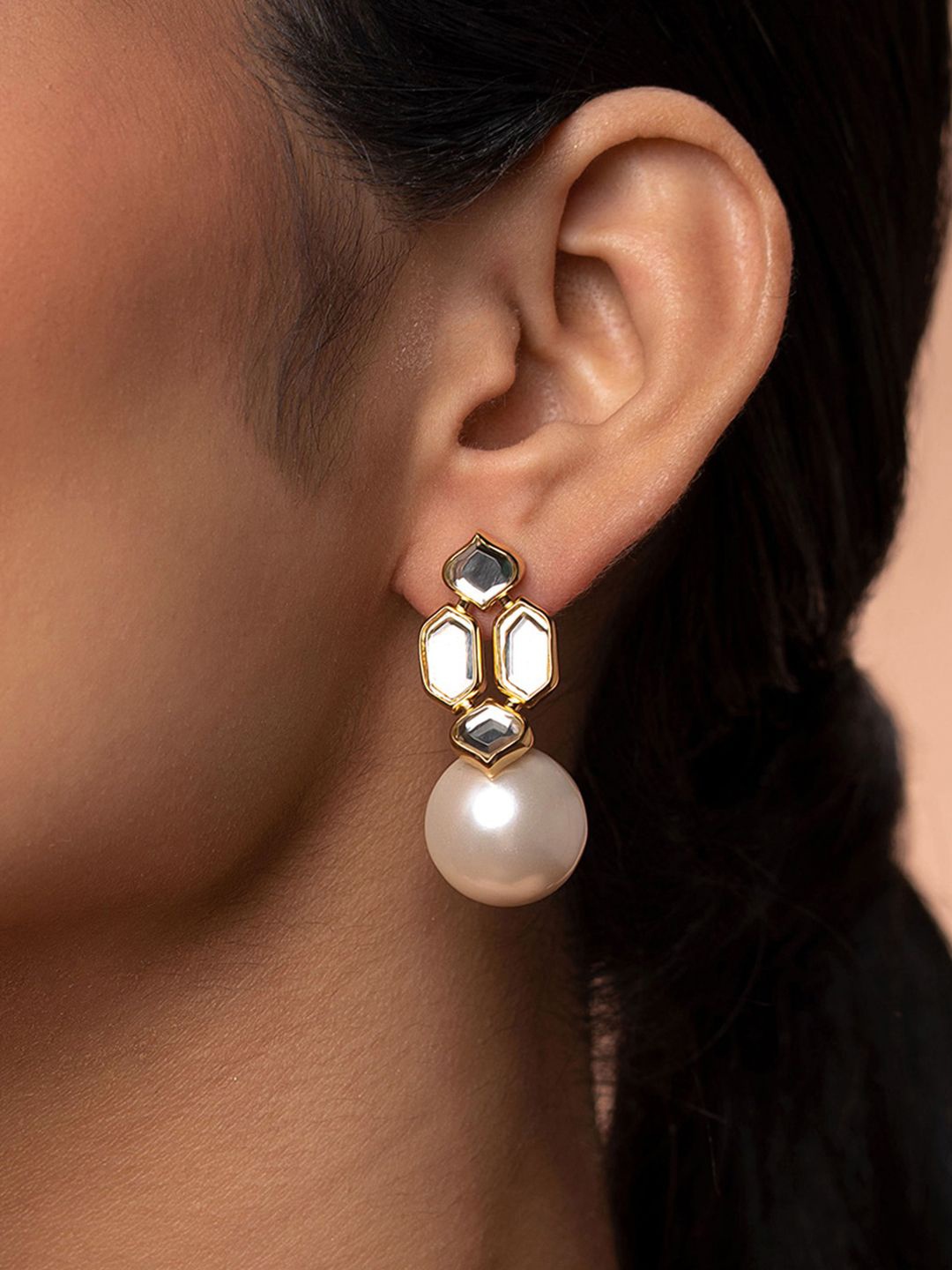 

Isharya Contemporary Studs Earrings, Gold