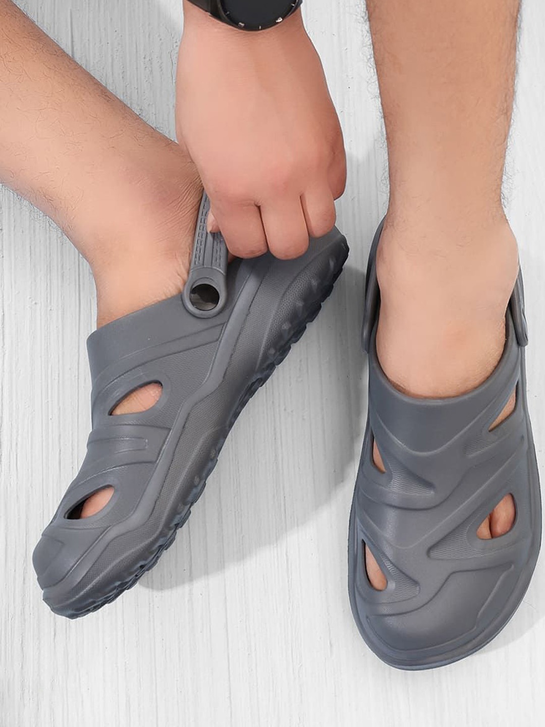 

TOE CANDY Men Clogs Flip Flops, Grey