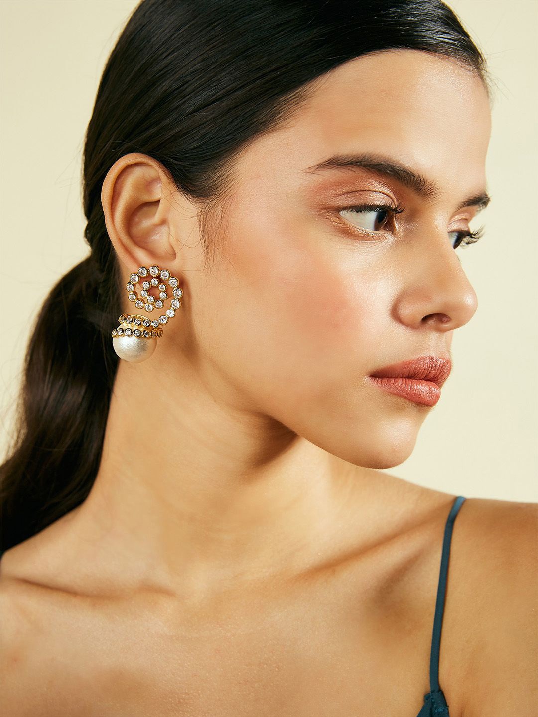 

Isharya Contemporary Studs Earrings, Gold