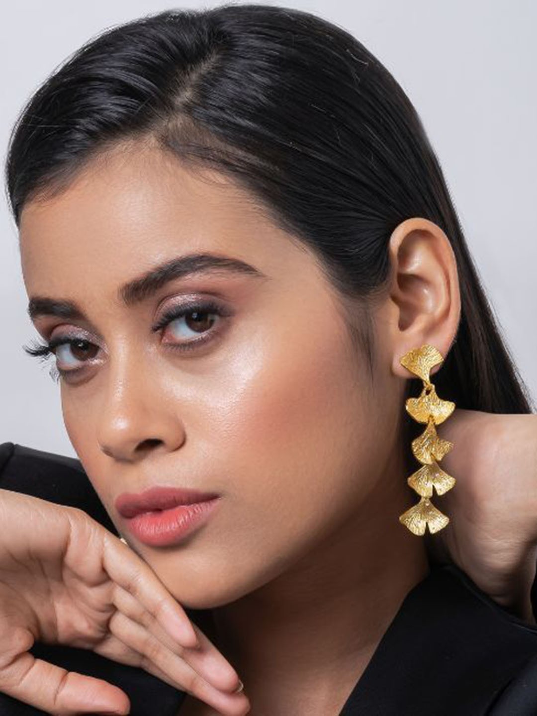 

PUTSTYLE Leaf Shaped Studs Earrings, Gold