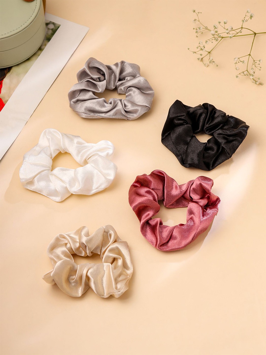 

Yellow Chimes Women Set of 5 Ponytail Holders, White