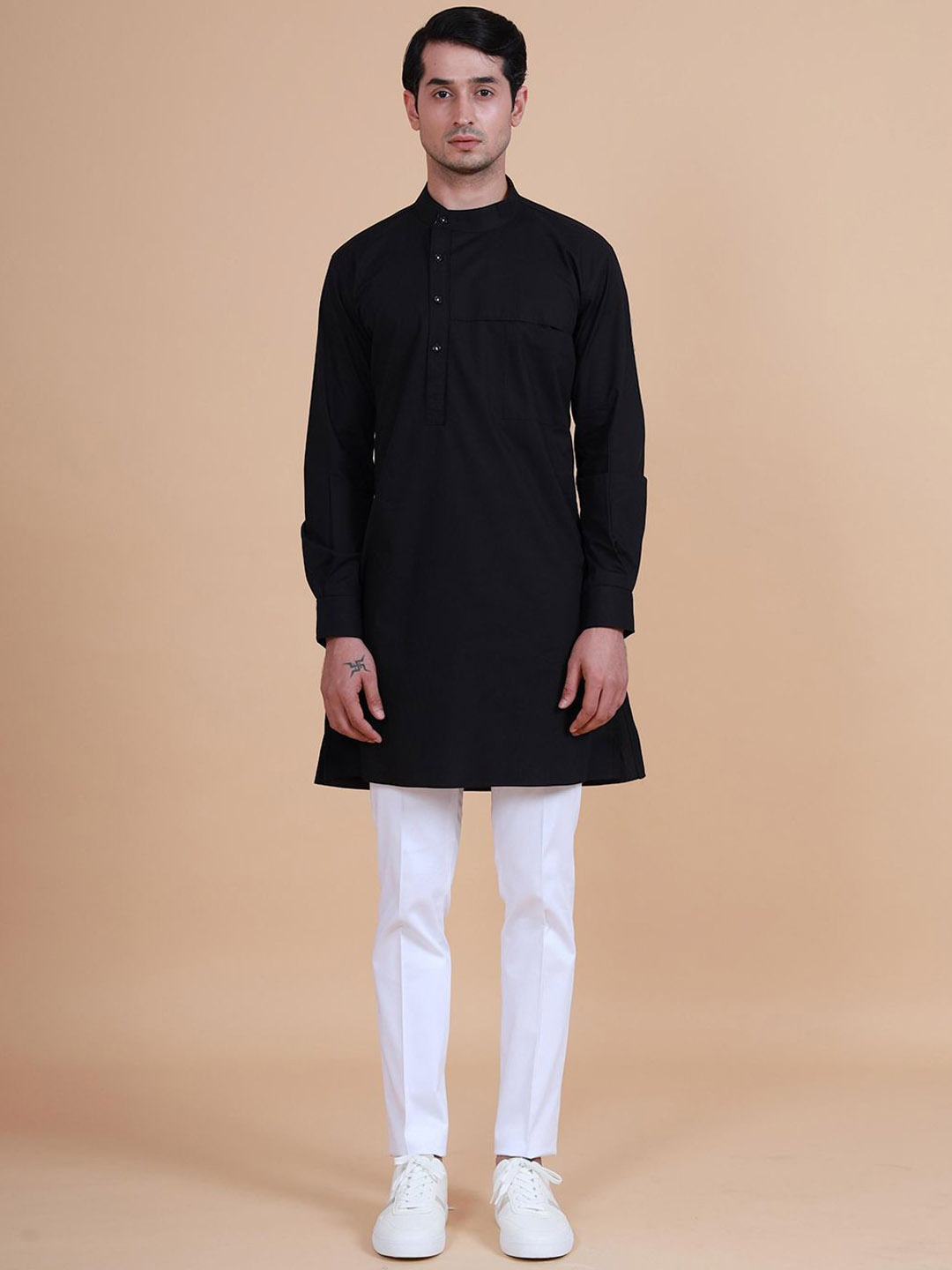 

RR Blue Men Thread Work Kurta, Black