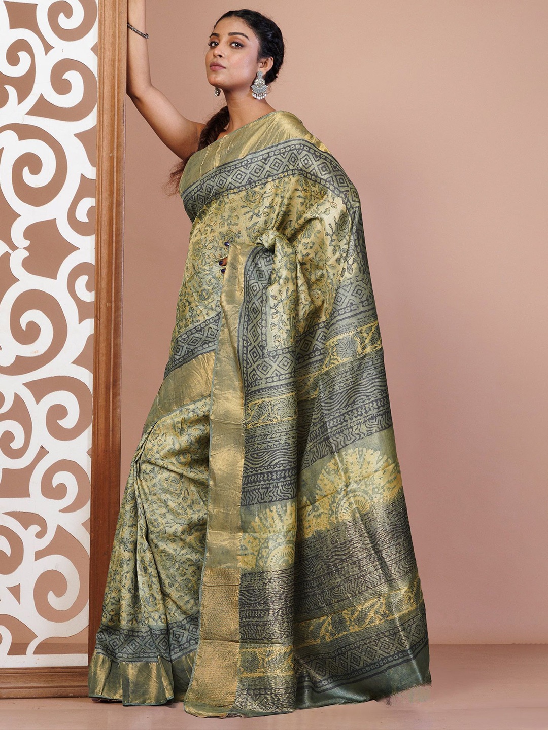 

Unnati Silks Ethnic Motifs Pure Silk Tussar Saree, Grey