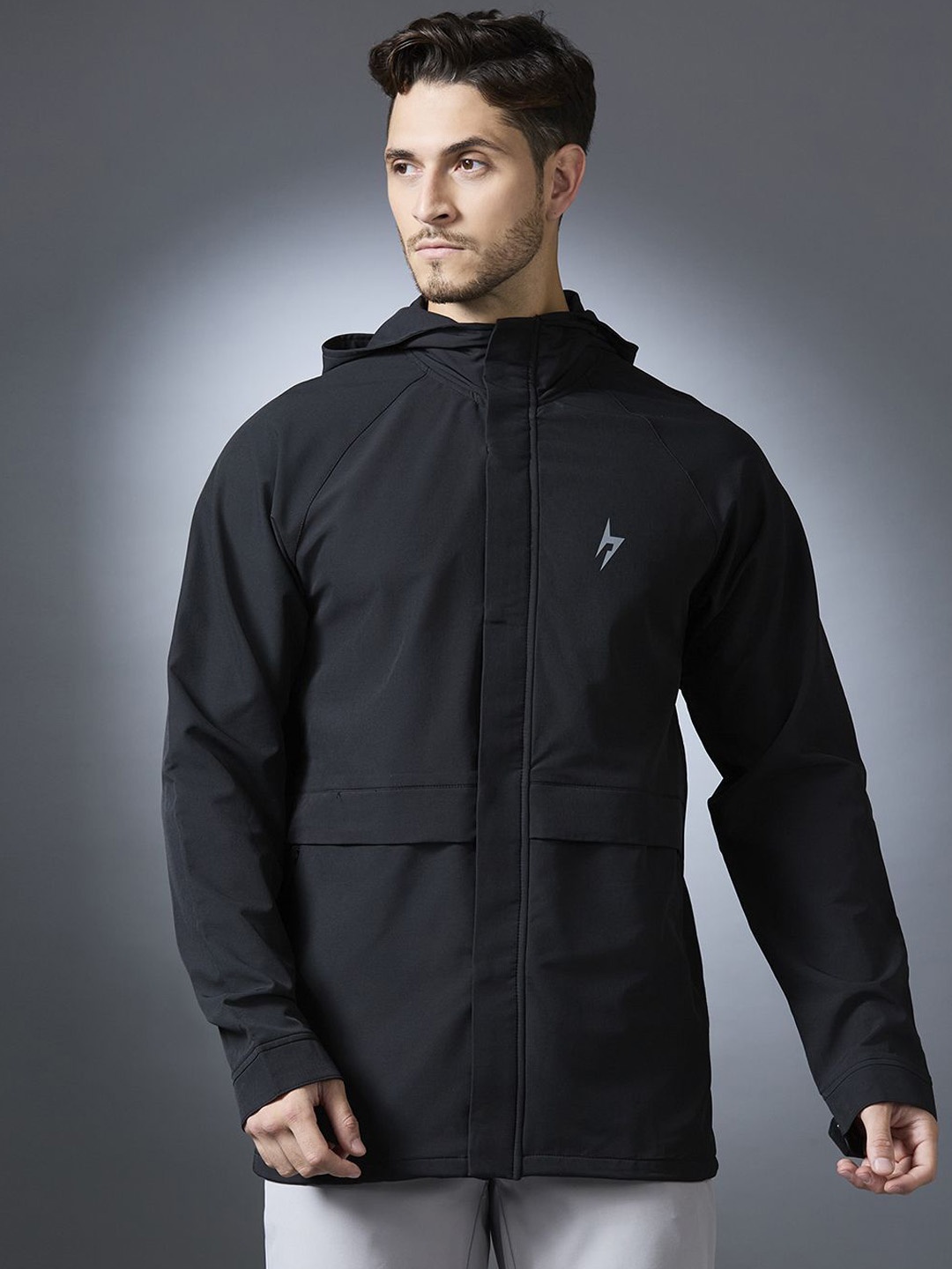 

Hardik Pandya Men Brand Logo Lightweight Running Sporty Jacket, Black