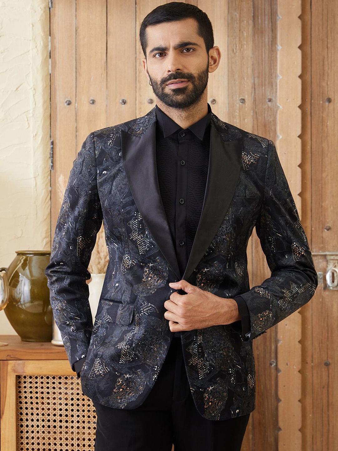 

MR BUTTON Men Printed Tailored-Fit Single Breasted Blazer, Black