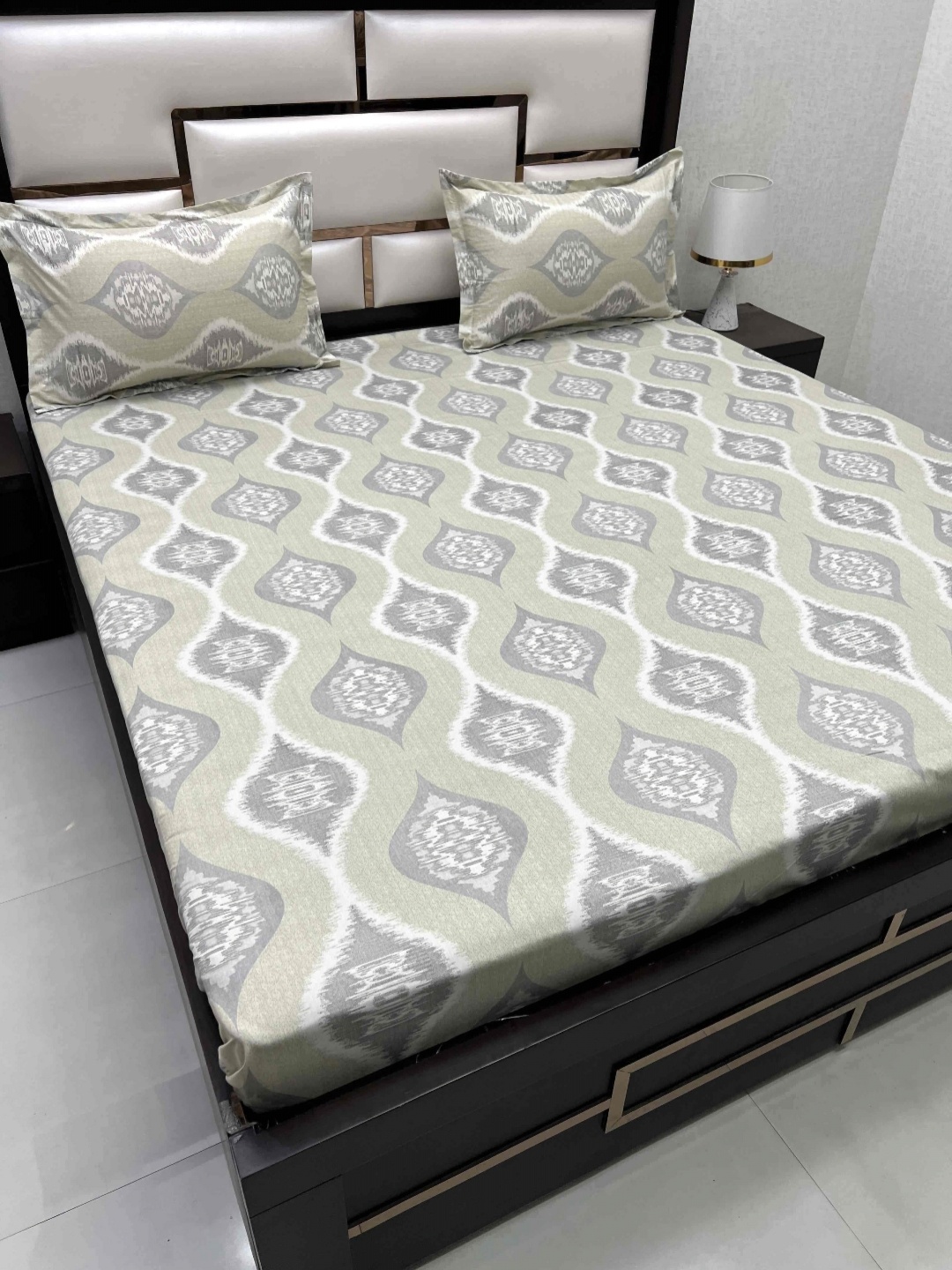 

Pure Decor Green & White Ethnic Motifs 350 TC Queen Bedsheet with 2 Pillow Covers