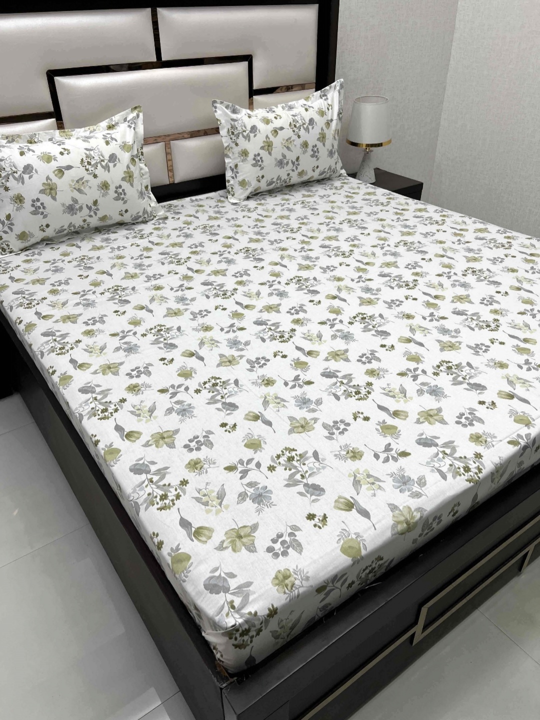 

Pure Decor White & Green Floral 330 TC Queen Bedsheet with 2 Pillow Covers