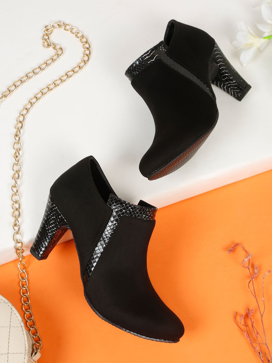 

Flat n Heels Women Textured Block Heeled Boots, Black