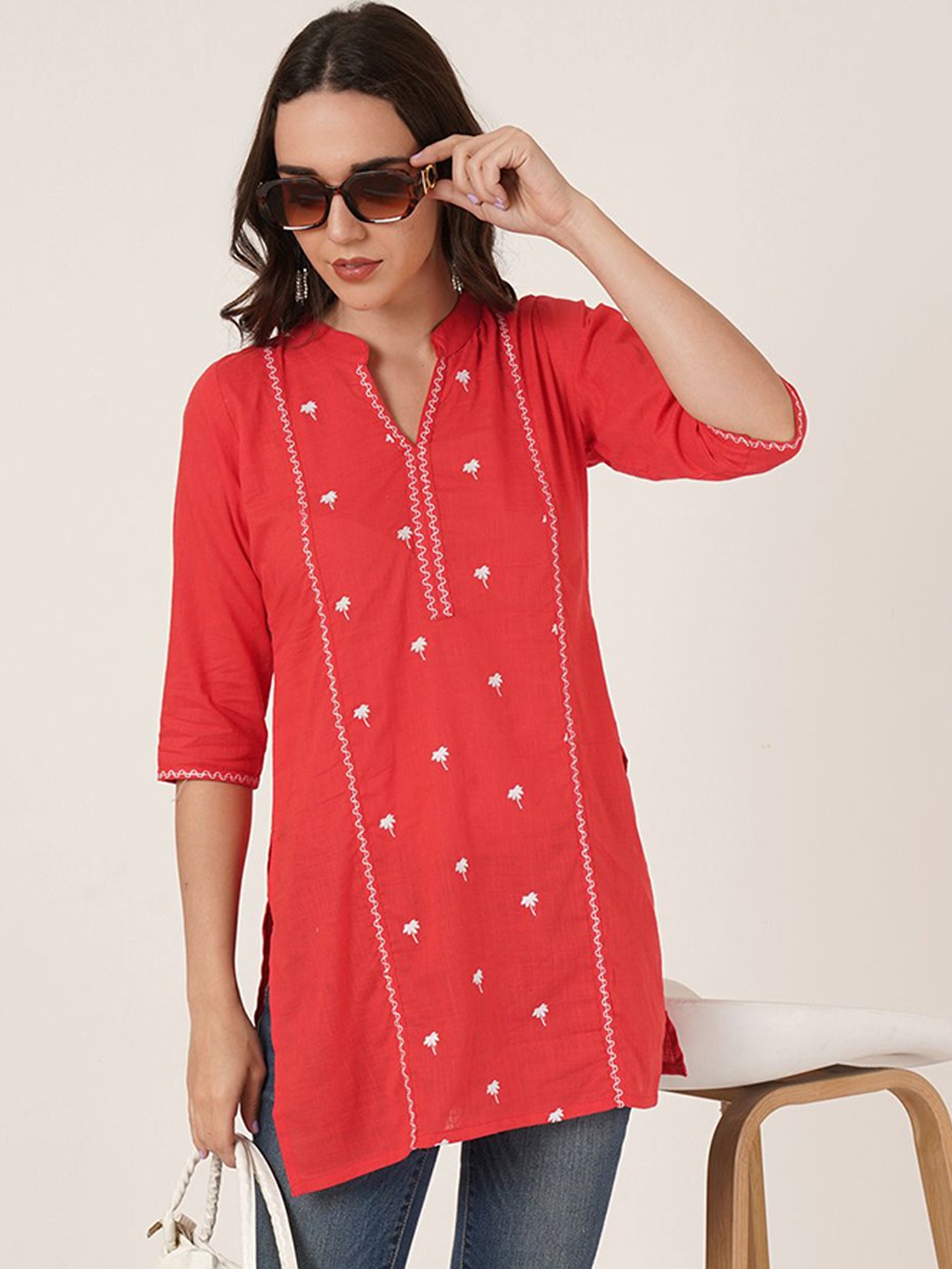 

Brownverse Women Embroidered Khadi Kurta, Red