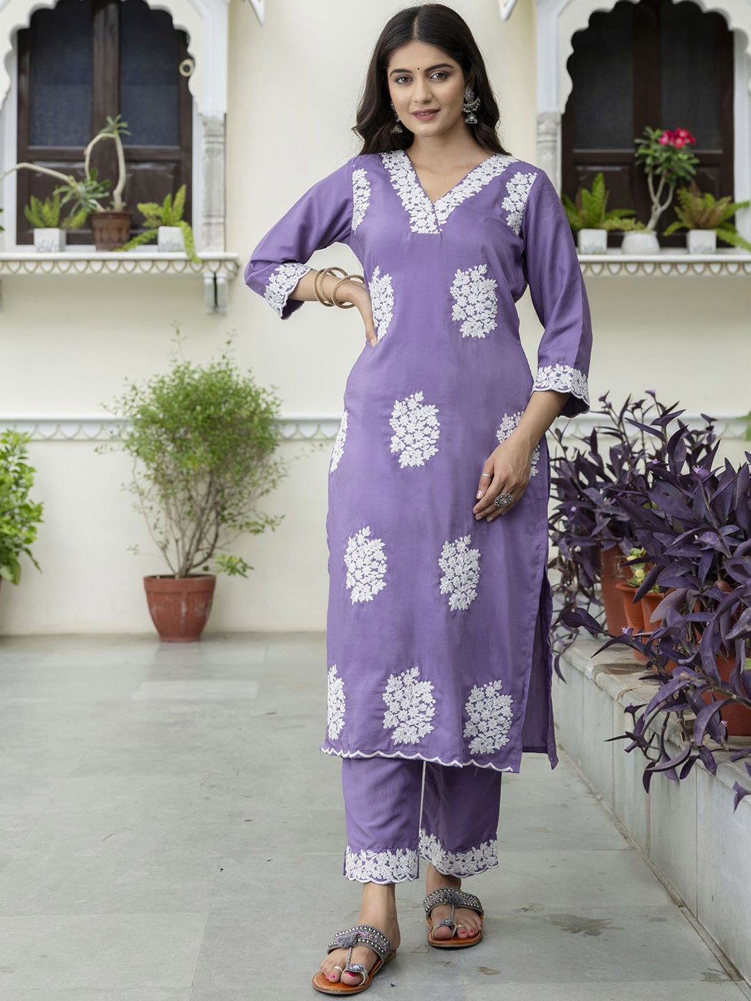 

VredeVogel Women Floral Embroidered Regular Thread Work Kurta with Trousers, Lavender