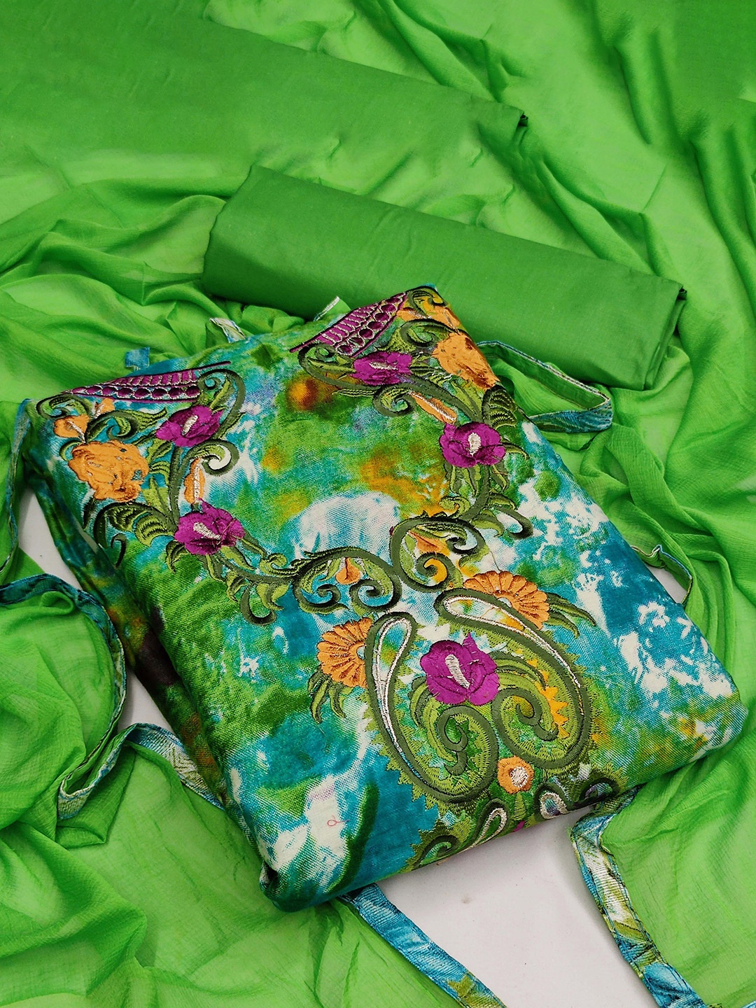

Maroosh Floral Embroidered Thread Work Unstitched Dress Material, Green