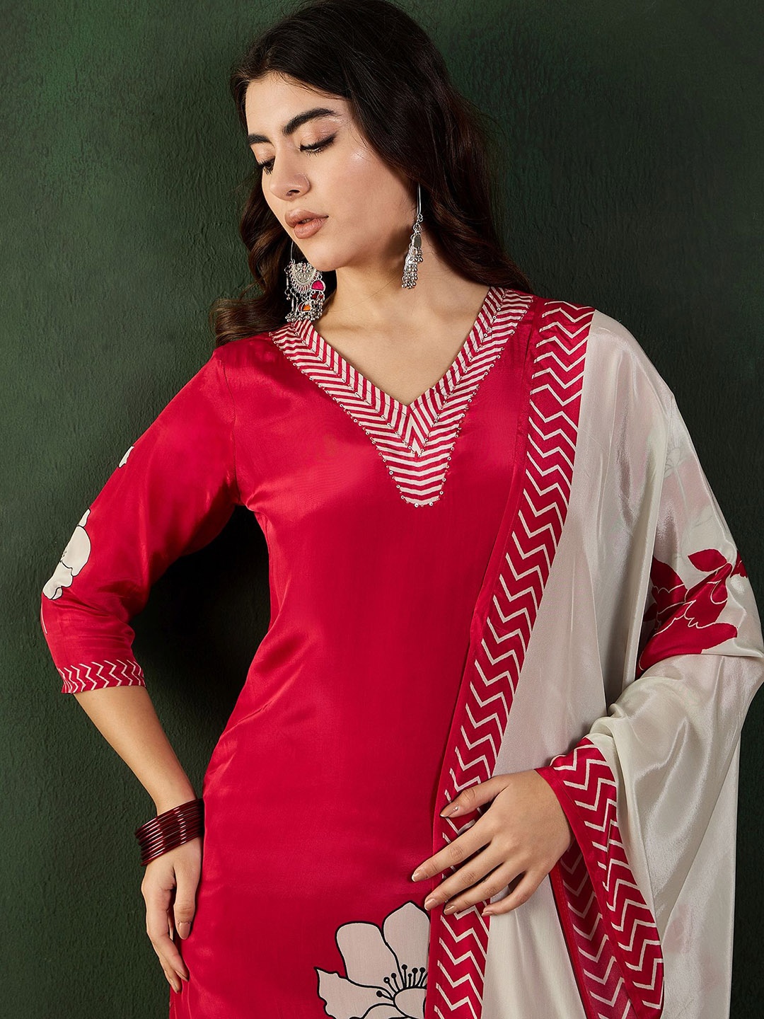 

Sangria Floral Printed Kurta With Trousers & Dupatta Set, Red