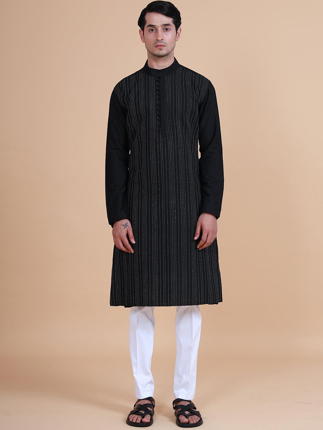 

RR Blue Men Thread Work Kurta, Black