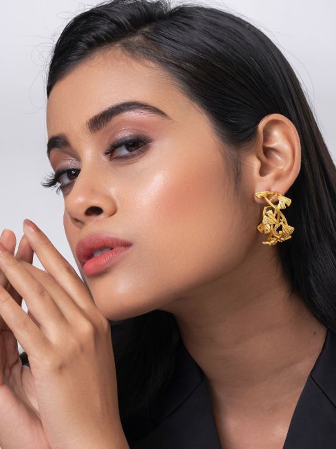 

PUTSTYLE Leaf Shaped Studs Earrings, Gold