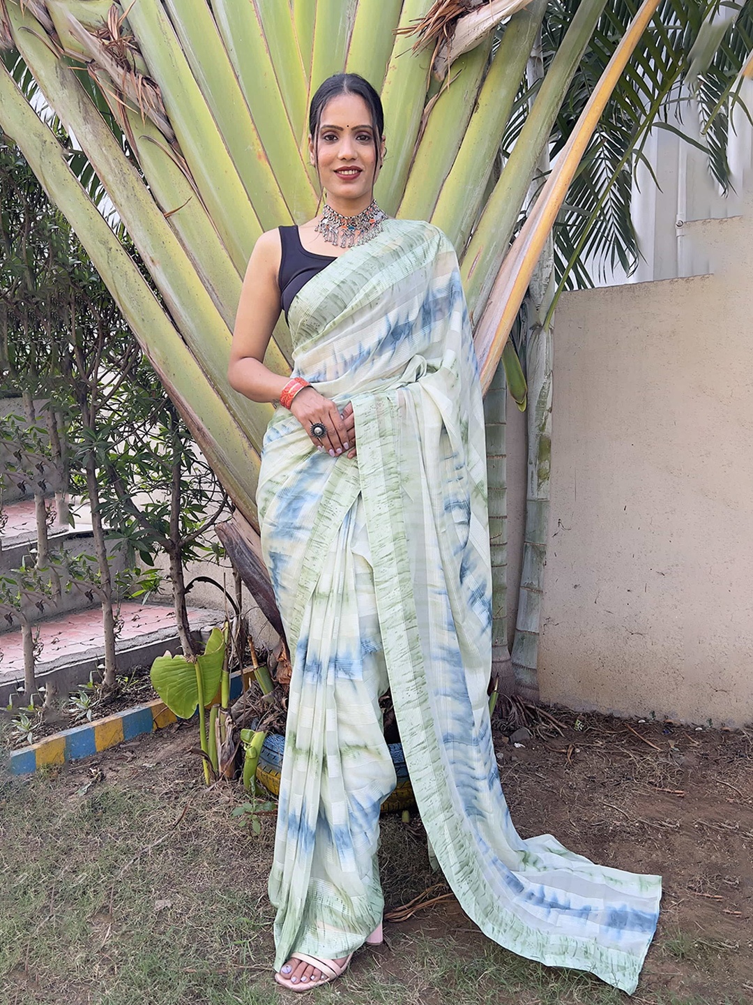 

KALINI Tie and Dye Printed Pure Chiffon Ready to Wear Jamdani Saree, Blue