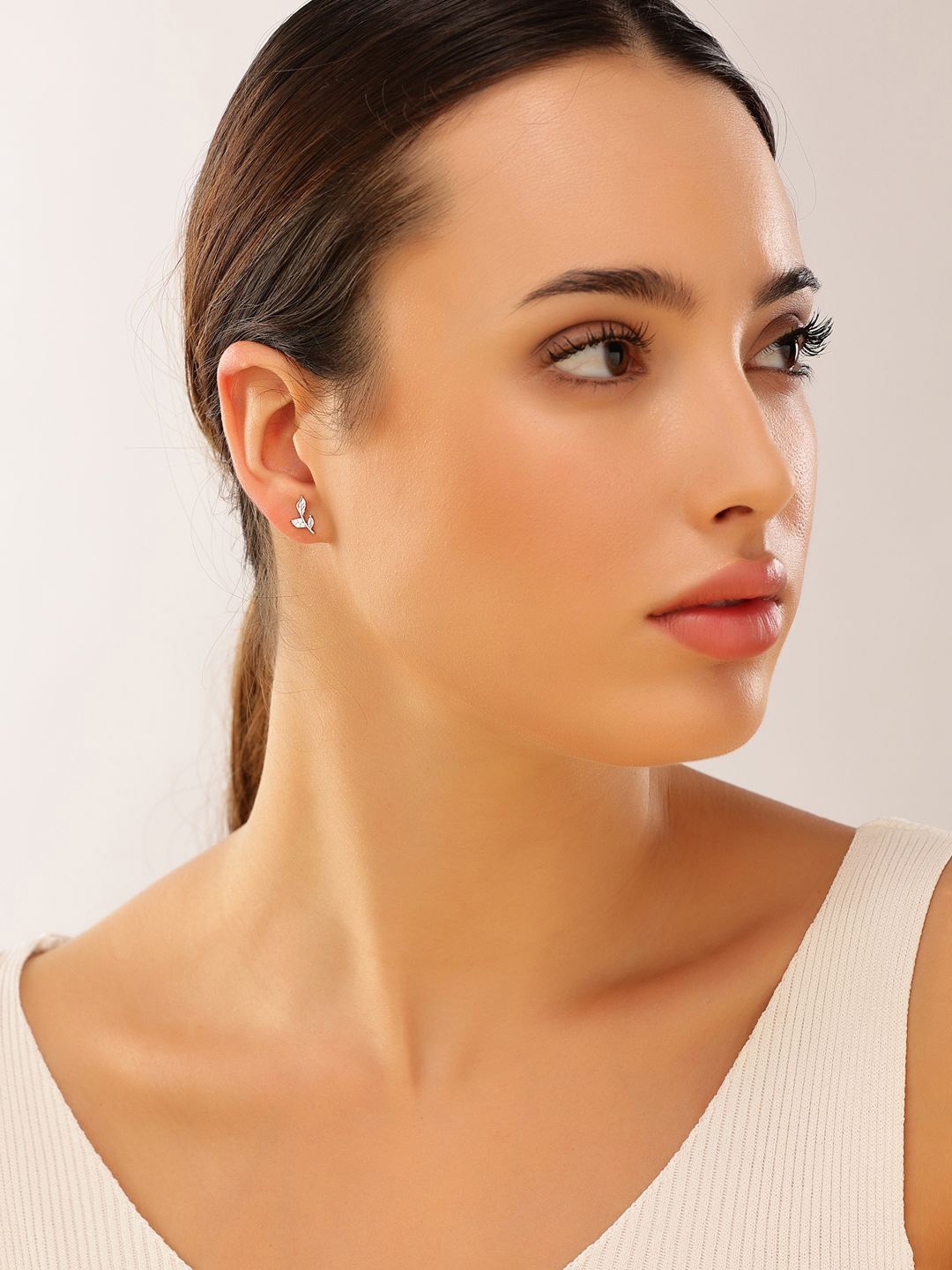 

JUPRA Leaf Shaped Studs Earrings, Silver