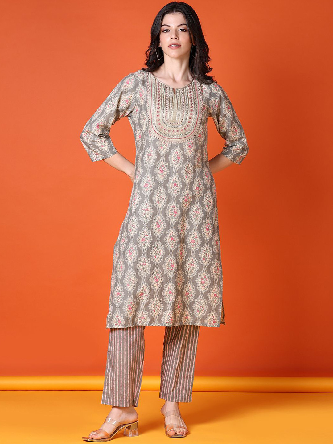 

V-Mart Women Ethnic Motifs Embroidered Regular Sequinned Pure Cotton Kurta with Palazzos, Green